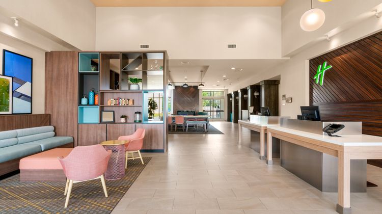 Holiday Inn Yakima Lobby