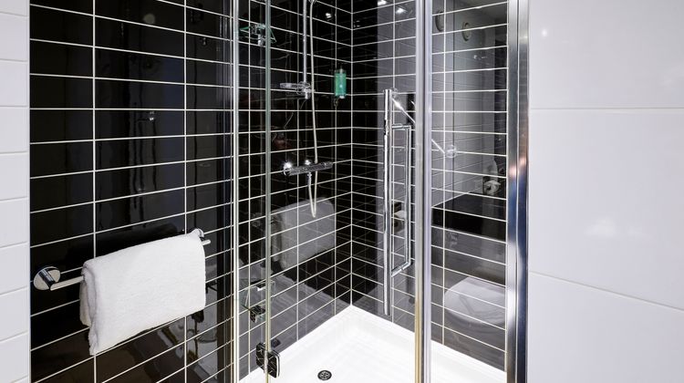 Holiday Inn Express-MEN Arena Room