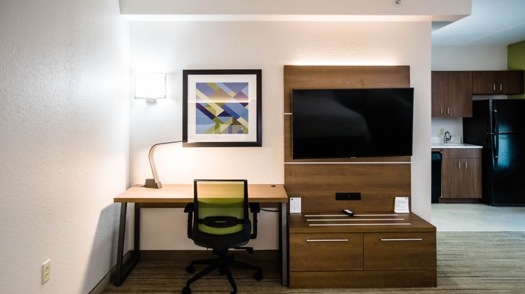 Holiday Inn Express Hotel & Suites Suite