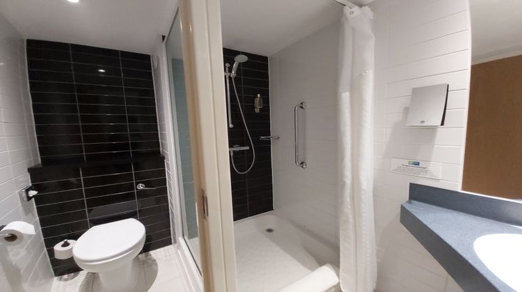 Holiday Inn Express Gatwick Room