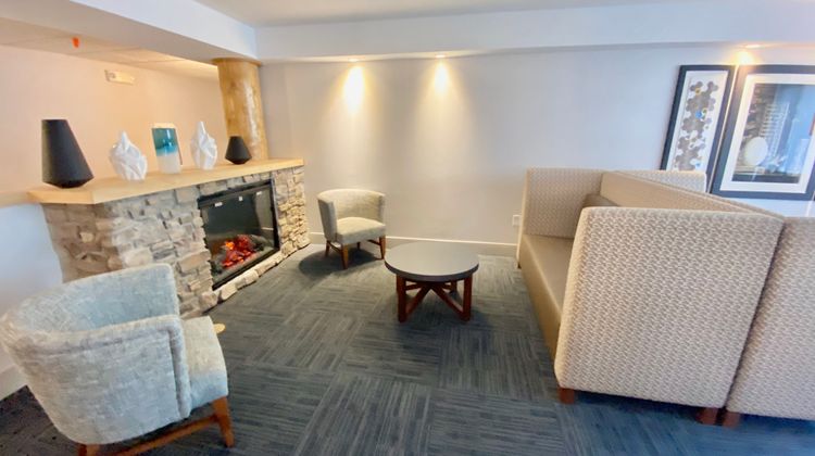Holiday Inn Express Hotel & Suites Lobby