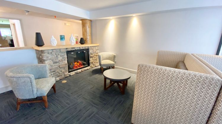 Holiday Inn Express Hotel & Suites Lobby