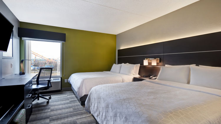 Holiday Inn Express & Suites Room