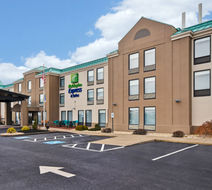 Holiday Inn Express & Suites Exterior