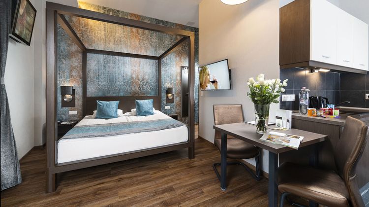 Opera Garden Hotel & Apartments Room
