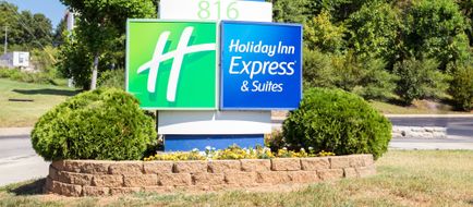 Holiday Inn Express Hotel & Suites Exterior