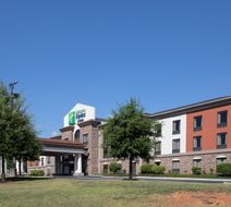 Holiday Inn Express Hotel & Suites Exterior