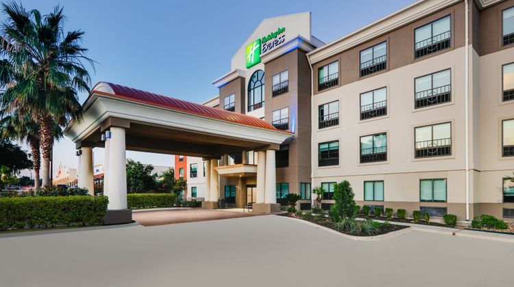Holiday Inn Express & Suites San Antonio Exterior