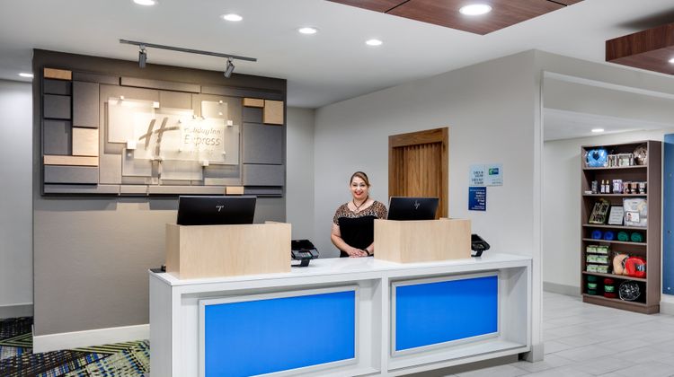 Holiday Inn Express & Suites San Antonio Lobby