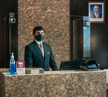 Crowne Plaza Airport Lobby