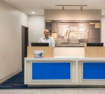 Holiday Inn Express/Stes Fort Myers East Lobby