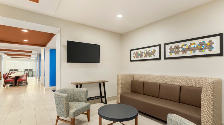 Holiday Inn Express/Stes Fort Myers East Lobby