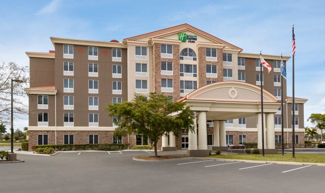 Holiday Inn Express/Stes Fort Myers East Exterior