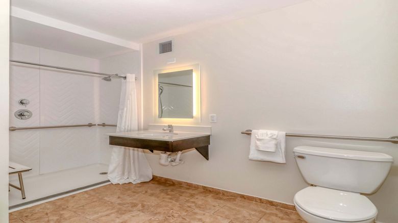 <b>Holiday Inn Resort Oceanfront-Surfside Room</b>. Images powered by <a href="https://www.leonardoworldwide.com/" title="Leonardo Worldwide" target="_blank">Leonardo</a>.