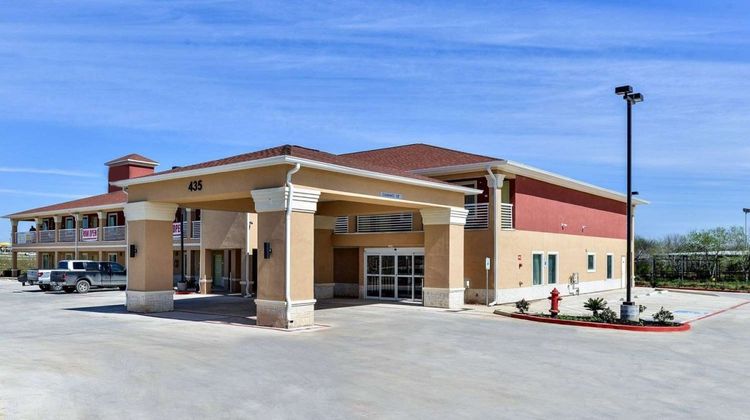 Scottish Inn & Suites Cotulla Exterior