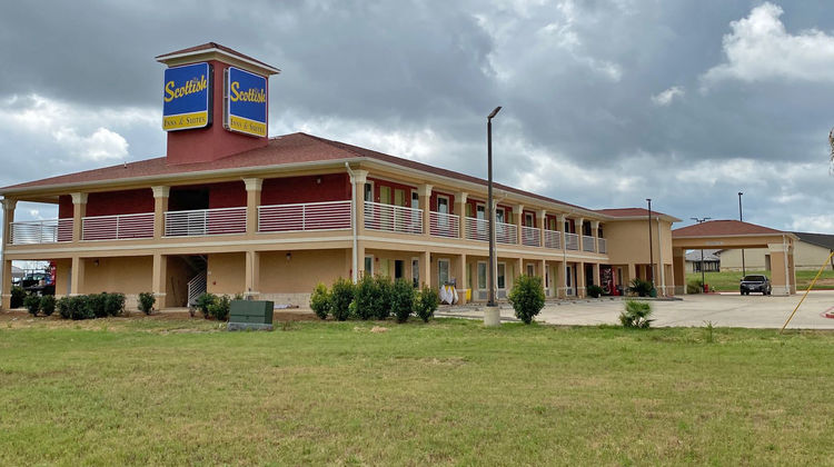 Scottish Inn & Suites Cotulla Exterior