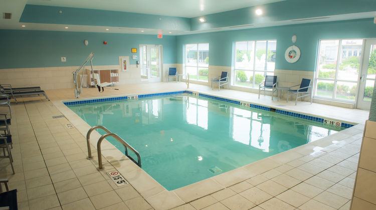Holiday Inn Express & Stes Louisville N Pool