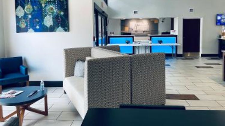 Holiday Inn Express & Suites Fort Payne Lobby