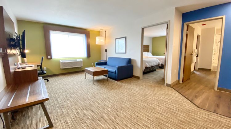 Holiday Inn Express Hotel & Suites Suite