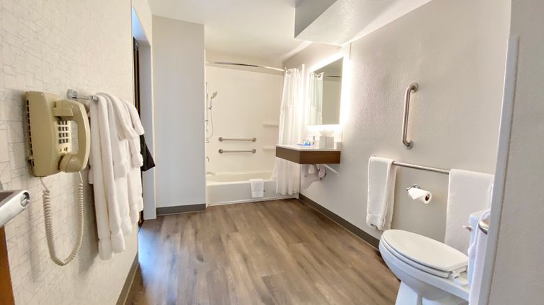 <b>Holiday Inn Express Hotel & Suites Suite</b>. Images powered by <a href="https://www.leonardoworldwide.com/" title="Leonardo Worldwide" target="_blank">Leonardo</a>.
