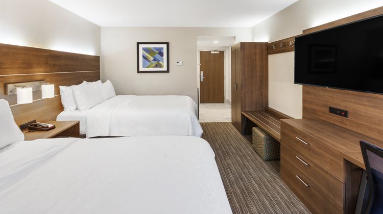 Holiday Inn Express Hotel & Suites Room