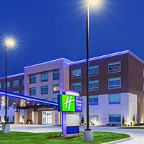 Holiday Inn Express & Suites Parsons