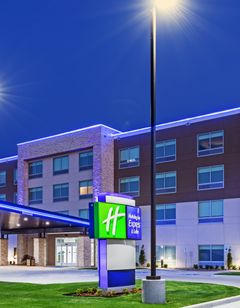Holiday Inn Express & Suites Parsons