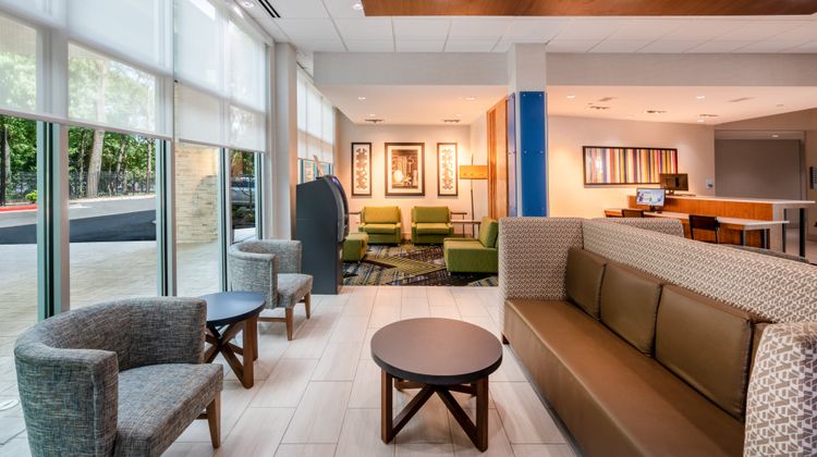 Holiday Inn Exp & Suites Atlanta Arp NE Lobby