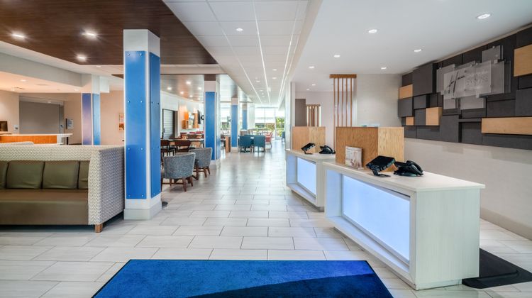 Holiday Inn Exp & Suites Atlanta Arp NE Lobby