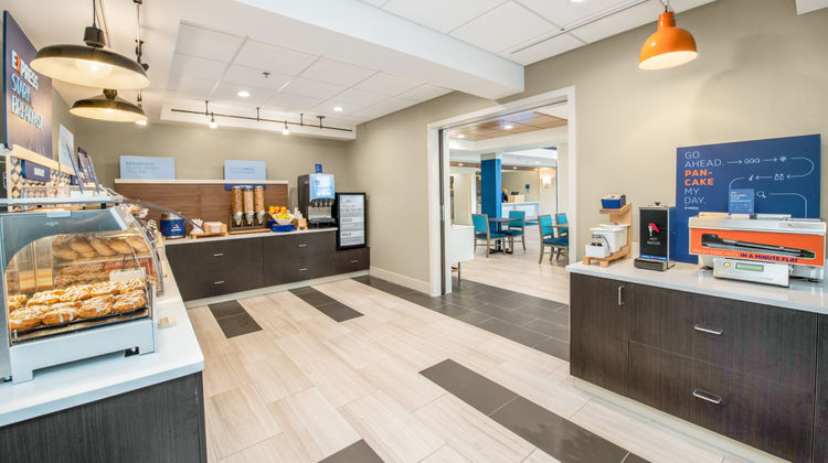 Holiday Inn Express & Suites Delafield Restaurant