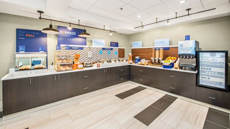 Holiday Inn Express & Suites Delafield Restaurant