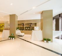 Holiday Inn Express Chengde Downtown Lobby