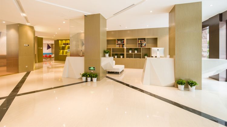 Holiday Inn Express Chengde Downtown Lobby