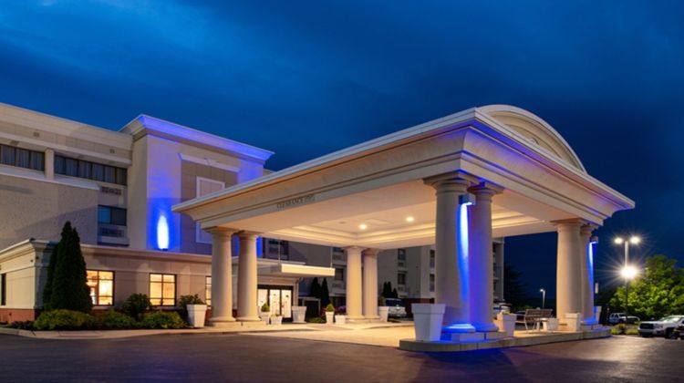 Holiday Inn Express Cincinnati-West Exterior