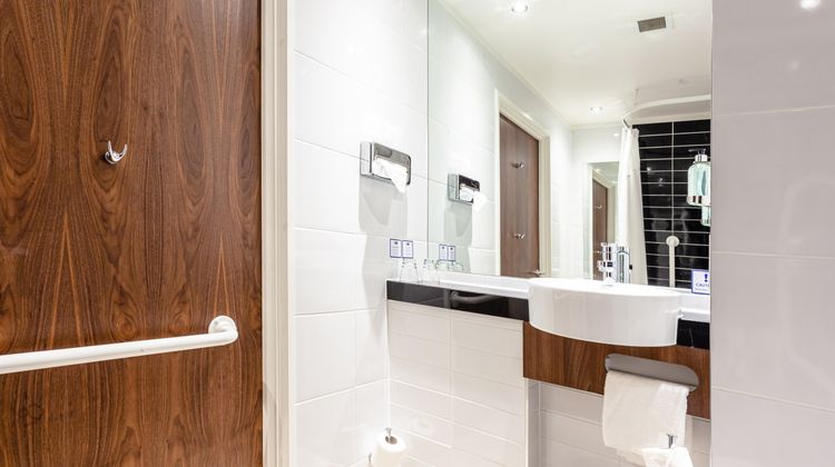 Holiday Inn Express Edinburgh Airport Room