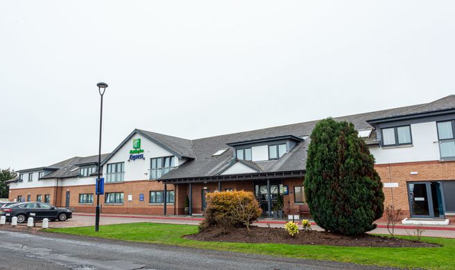 Holiday Inn Express Edinburgh Airport Exterior