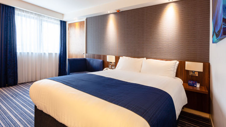 Holiday Inn Express Edinburgh Airport Room