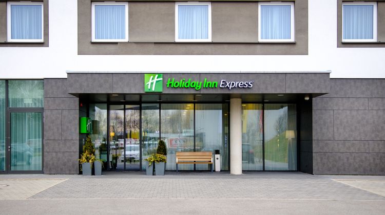 Holiday Inn Express Friedrichshafen Exterior