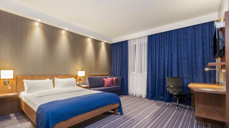 <b>Holiday Inn Express Friedrichshafen Room</b>. Images powered by <a href="https://www.leonardoworldwide.com/" title="Leonardo Worldwide" target="_blank">Leonardo</a>.