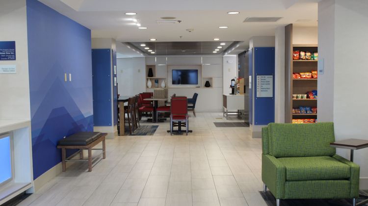 Holiday Inn Express Forest City Lobby