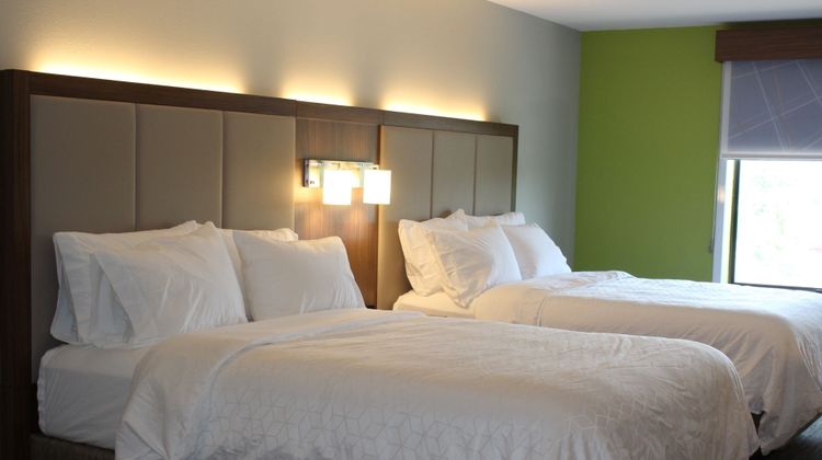 Holiday Inn Express Forest City Room