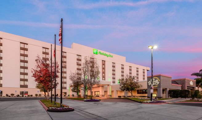 Holiday Inn La Mirada Exterior