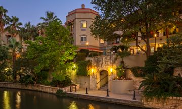 Hotel Indigo San Antonio Riverwalk