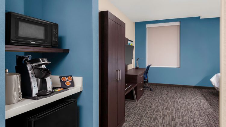 Holiday Inn Express Kansas City Downtown Room
