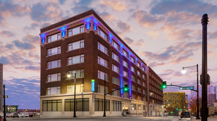 Holiday Inn Express Kansas City Downtown Exterior