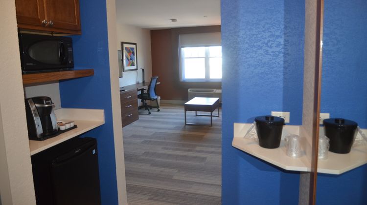 Holiday Inn Express Hotel & Suites Suite