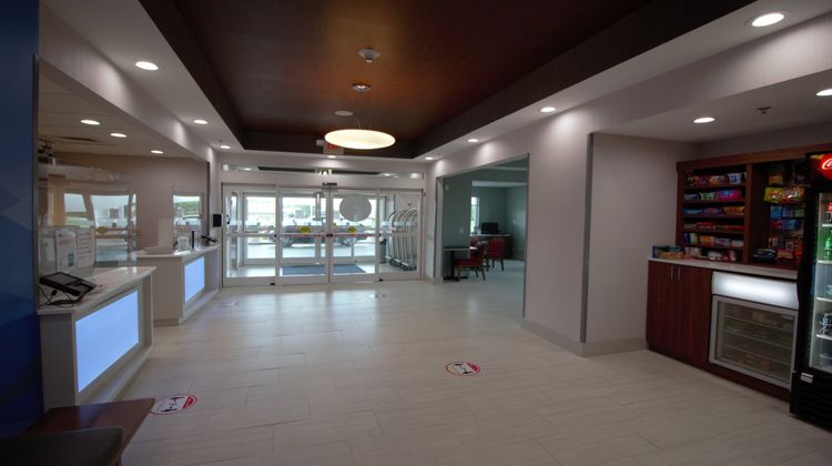 Holiday Inn Express Hotel & Suites Lobby