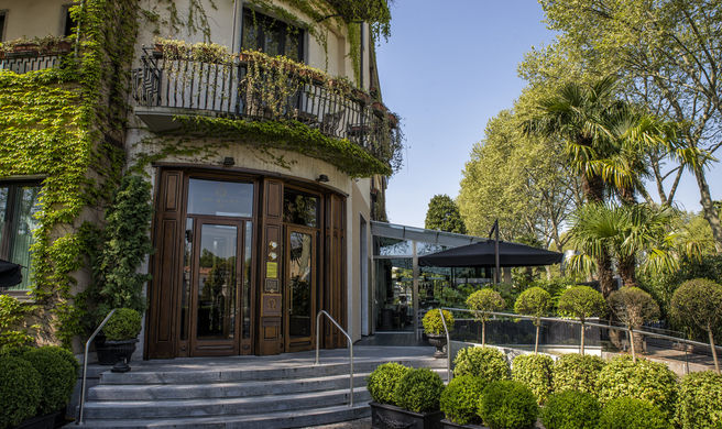 De la Ville Hotel Exterior