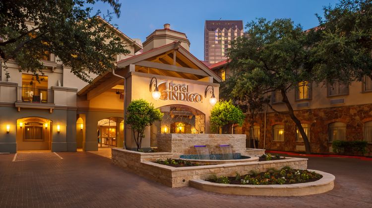 Hotel Indigo San Antonio Riverwalk Exterior