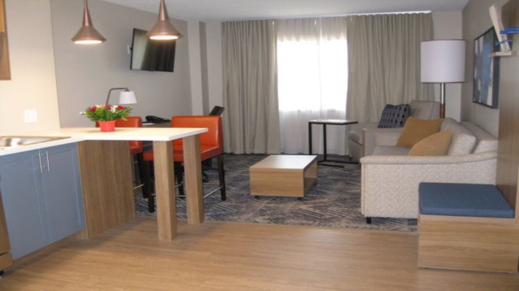 Candlewood Suites Cleveland South Suite